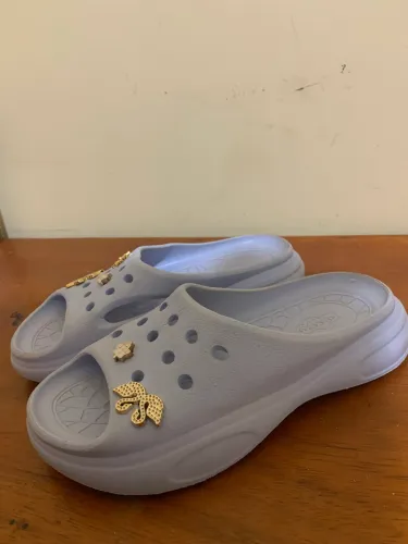 Sandália modelo crocs a venda