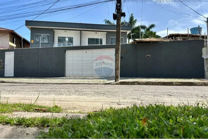 Ativo Imobiliário em Taperapuan | Condomínio com 7 Unidades e Piscina