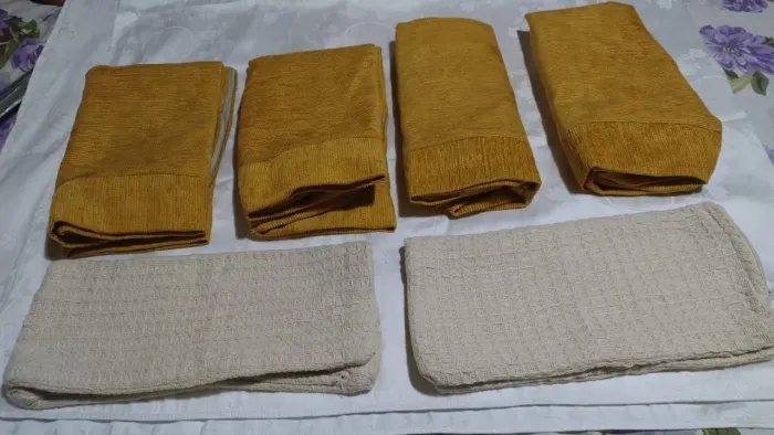 Jogo de 6 capas De Almofada para Sofá . 4 Medindo 72x55x14 / 2 Medindo 40x39. Pouco Usadas