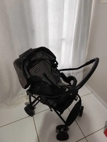 Carrinho de bebê Burigotto semi novo em perfeito estado