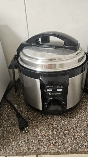 Panela de pressão Electrolux 6L