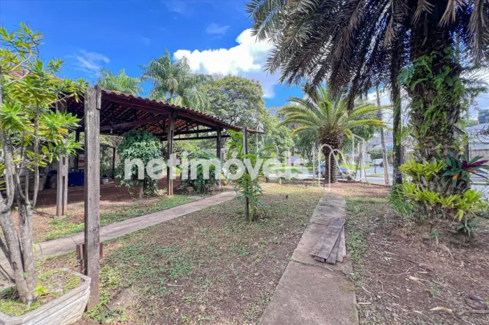 Imóvel comercial com excelente potencial, ideal para quem busca visibilidade e versatilida