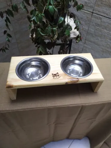 Comedouro de madeira com bacia de inox (15cm) diametro
