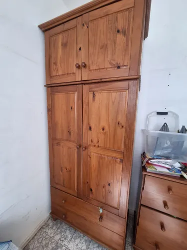 Guarda roupa de madeira pura