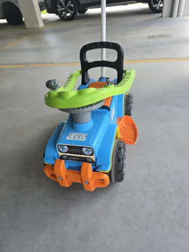 Triciclo Carrinho De Passeio Jip Jip Maral Com Empurrador