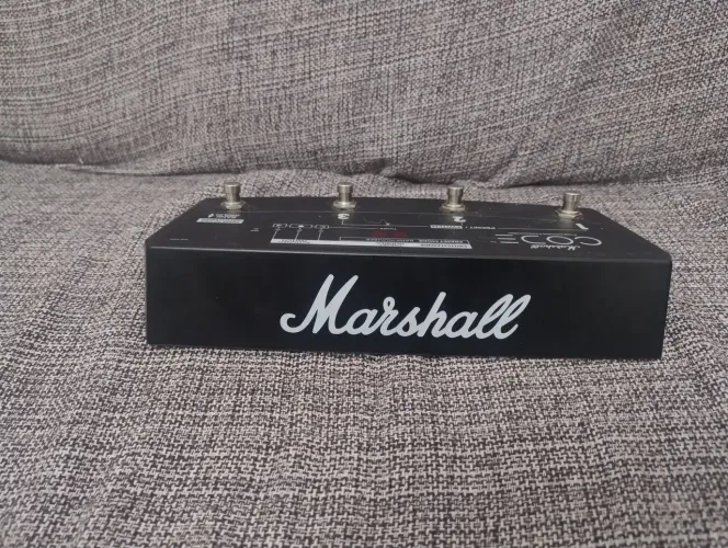 Amplificador e Pedaleira de Guitarra