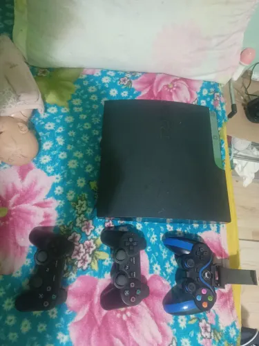 Ps3 com duas manetes 800 reais e uma manete pra jogar em celular 120 reais