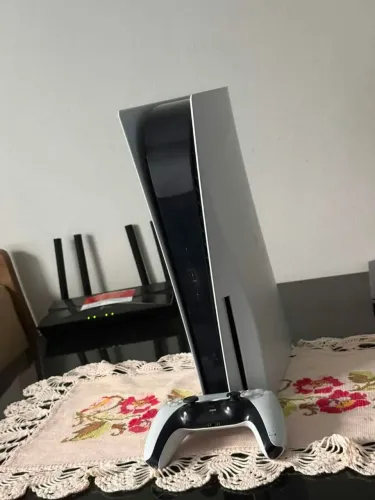 Vendo ps 5 ou troco por ps4 em pegou uma volta 