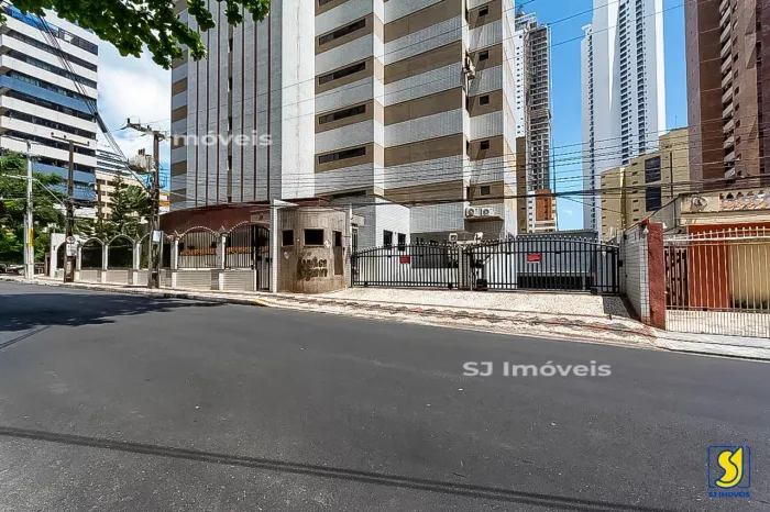 Apartamento mobiliado com 1 suíte e 2 vagas no Meireles