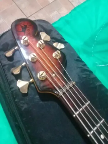 Contra Baixo Luthier Coruja/ Espírito Santo. Trocas baixo de menor valor. Aceito propostas