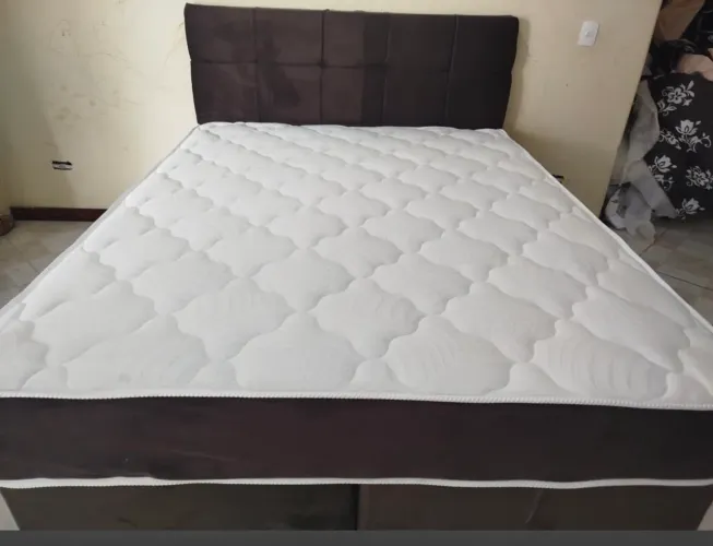 Cama Queen com cabeceira