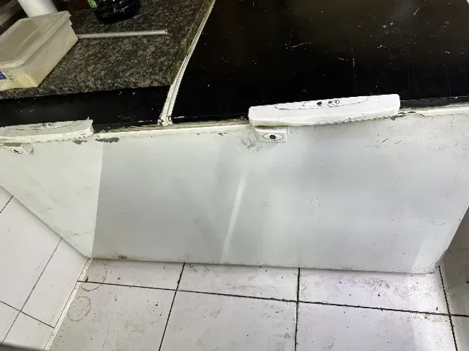 Carcaça de Frezzer (Problema com motor).