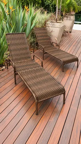 Cadeira de piscina reclinável