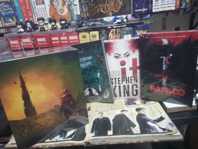 Torre negra e It a coisa de Stephen King, pânico, labirinto do fauno, Carrie a estranha