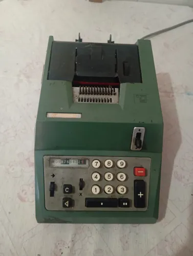 Antiga Calculadora Olivetti Summa Quanta 20 E - Década 60/70 (No Estado)