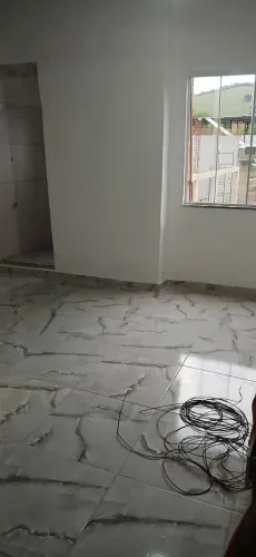 Alugo kitnet em xerém praça do 51 não paga água nem luz
