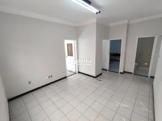 Casa comercial disponível para locação no bairro Fundinho em Uberlândia.