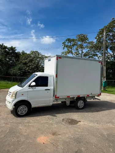 Vendo caminhão baú Effa v21 todo novo 2023