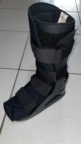 Bota ortopédica G com kit Aquiles + par de muletas
