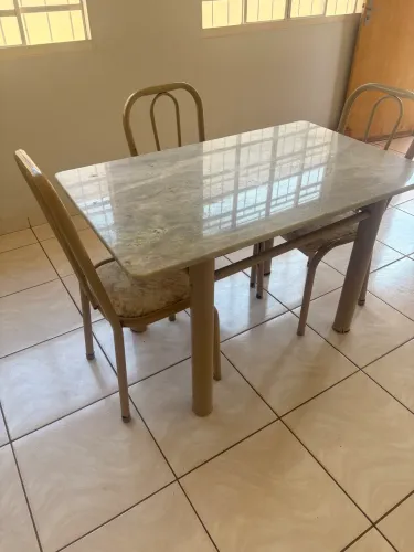 Vendo mesa mármore de 4 lugares 