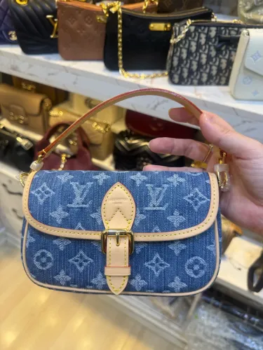 Bolsa Diane Nano em couro legítimo e jeans denim italiano da Louis Vuitton