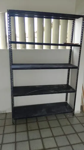 Estante de aço preta