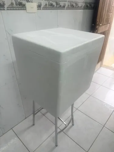 caixa de isopor usado em bom estado. 50x50cm Espessura 6cm R$ 50,00