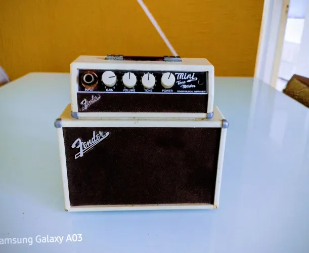 Mini Amplificador Fender Tone-Master