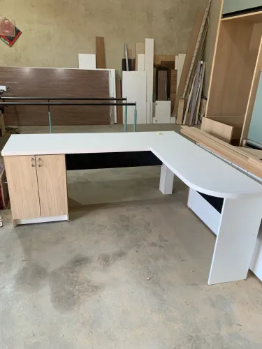 Mesa para computador. Escrivaninha