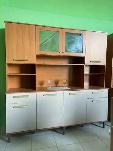 Armário de cozinha compacto