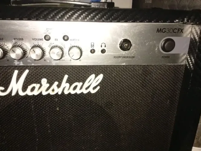 Amplificador de Guitarra Marshall MG30CFX 30W - Excelente Estado