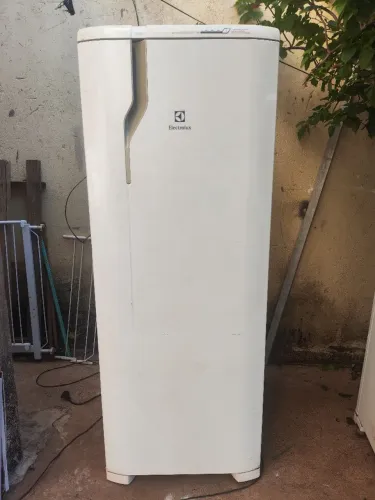 Geladeira Frost Free Electrolux 340 litros