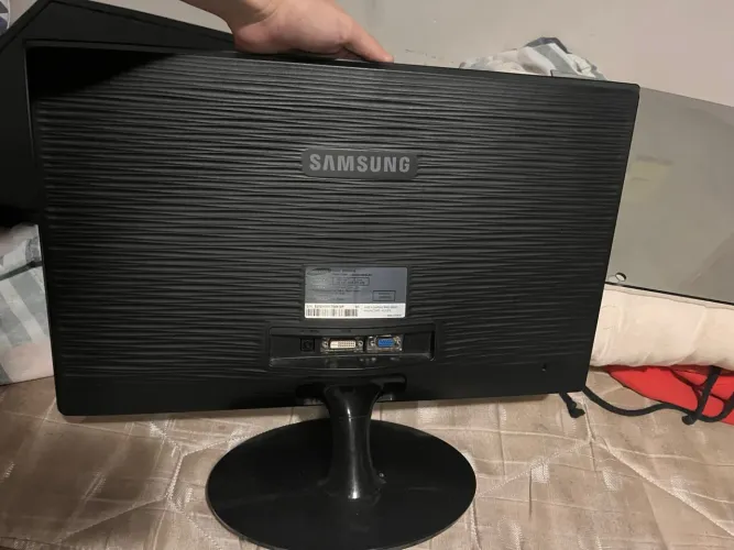 ? Monitor Samsung - Tela pequena | Ótimo para uso diário