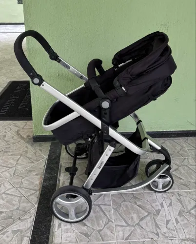 Carrinho e bebê conforto