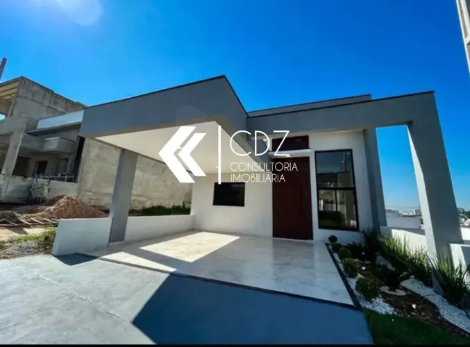 Casa com piscina para venda no Horto Florestal Villagio - Sorocaba/SP