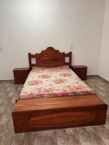 Vende se cama com todas as gavetas e cômodas e com 4 gaveta de baixo dela 4.000