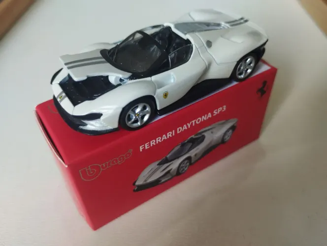 Ferrari Daytona SP3 Bburago 1/64