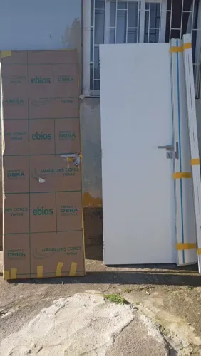 Tenho porta de banheiro pra vender interna de 70 350 seminova