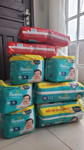 Vendo ou troco Fraldas Pampers M
