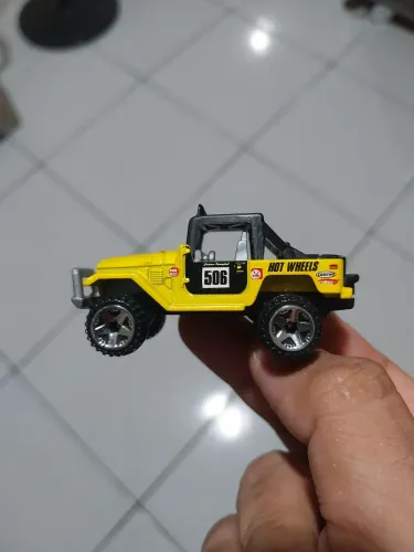 Hot Wheels Toyota Land Cruiser FJ40