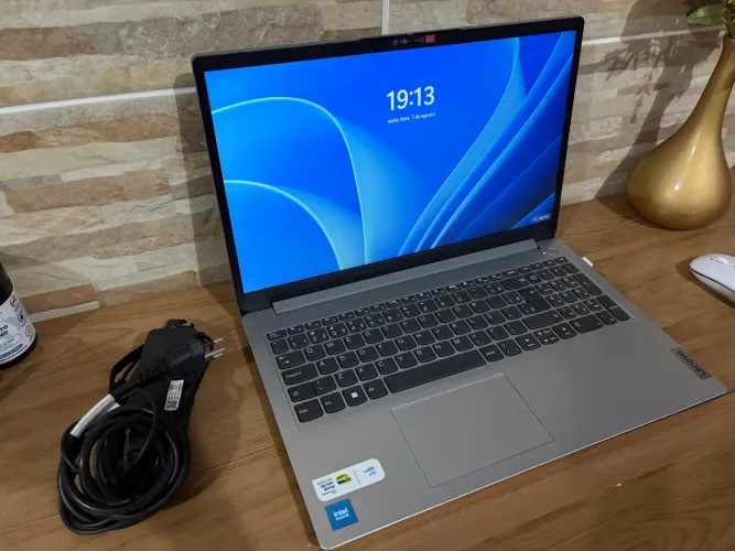 Notebook Lenovo Ideapad 1i Celeron Office 365 4gb 128gb W11. *EXTREMAMENTE NOVO* + mouse