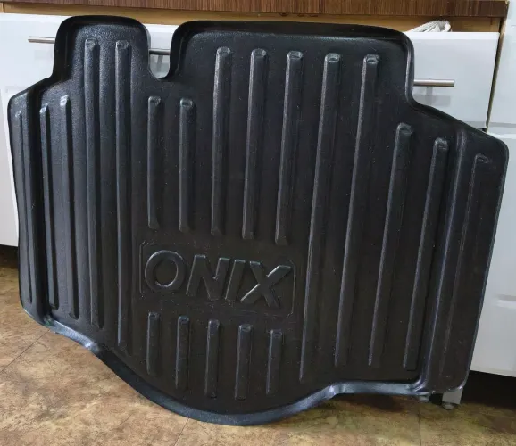 Tapete protetor de porta malas ONIX