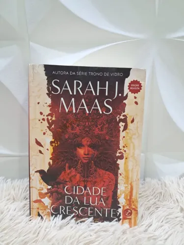 Livro Cidade da Lua Crescente: Casa de Terra e Sangue - Sarah J. Maas | Usado