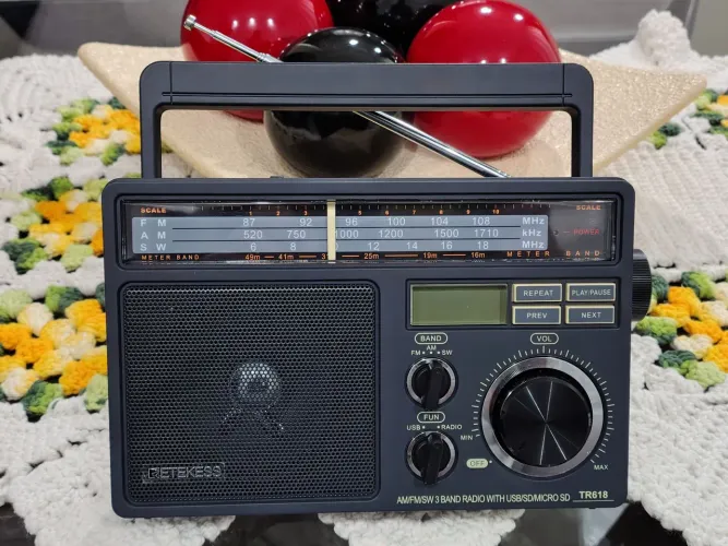 ?Rádio Portátil Retekess TR618 Novo na Caixa - AM/FM/SW com USB e Cartão SD