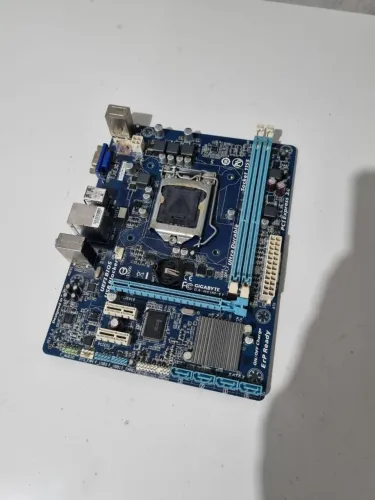 Placa Mãe Gigabyte GA-H61M-S1 LGA 1155 (Não liga / Socket Perfeito)
