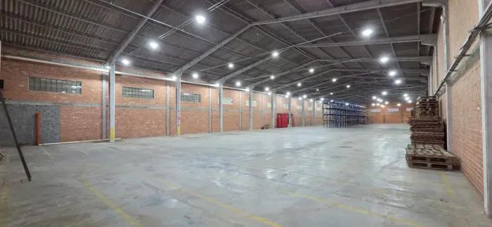 Imóvel para aluguel com 4200 metros quadrados em Guatupê - São José dos Pinhais - PR