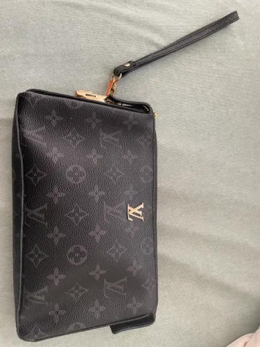 VENDO BOLSA DE MÃO UNISSEX LOUIS VUITTON !!! NOVO!!!