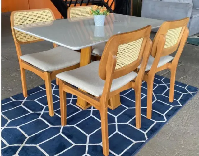 Mesa de jantar quatro lugares cadeira em madeira com Rattan