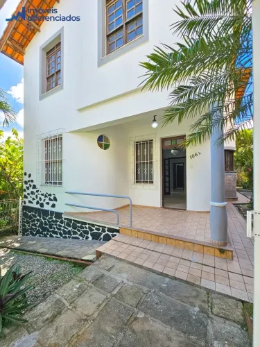 Casa com 300m² em terreno de 800m²