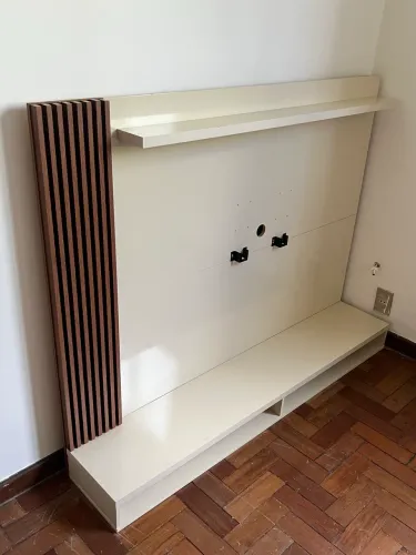 Rack suspenso / parede / tv 55?